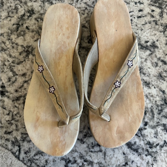 Platform Flip Flops with Embroidered Flowers Tan Women’s Size 10 GUC - Picture 10 of 12